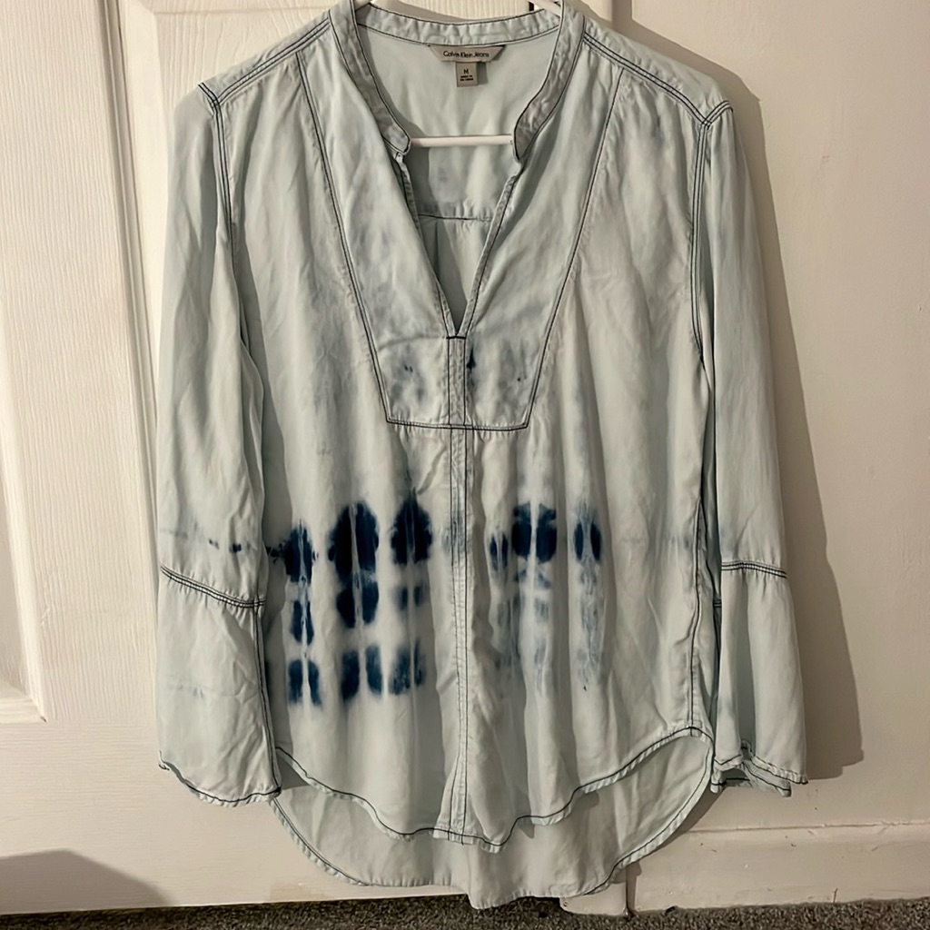 Women’s Size Medium Calvin Klein Jeans Flowing Shirt With Quarter Length Sleeves